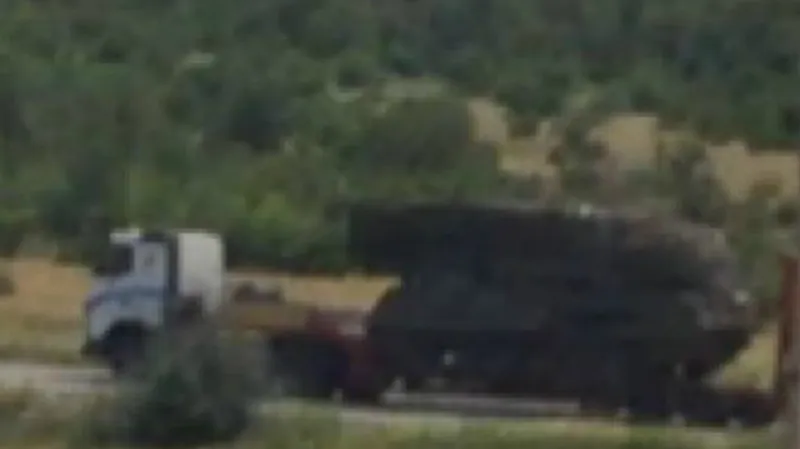 Ukrajinský novinář zveřejnil fotografie údajně zachycující  konvoj separatistů s protiletadlovým systémem