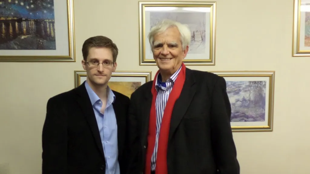 Edward Snowden a Hans-Christian Ströbele