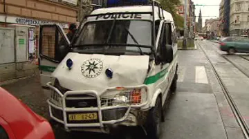 Policejní auto po nehodě