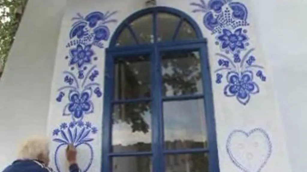 Lidová malérečka zdobí kapličku