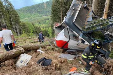 Šestiletý chlapec jako jediný přežil pád lanovky. Teď se vrací do Itálie