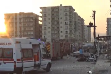 Vlna výbuchů v Turecku zabila nejméně dvanáct lidí