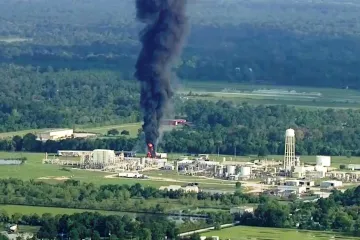Kvůli hurikánu Harvey vzplála texaská chemička. Trump vyhlásil den modliteb