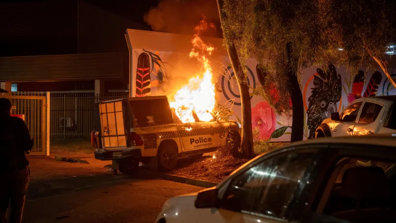 Následky střetu obyvatel Austrálie s policií