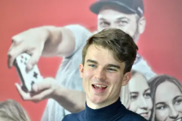 Kovy zve do ringu. V sérii videí pomáhá učitelům s osvětou mladých na sítích