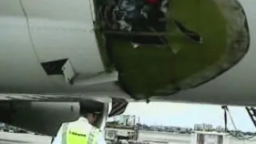 Díra v trupu letadla