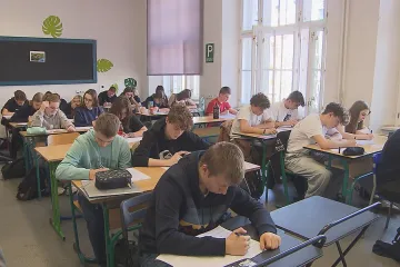 Cermat nahrál do systému opravené testy přijímaček. Na školu se v prvním kole dostalo přes devadesát procent dětí, řekl Krejčí