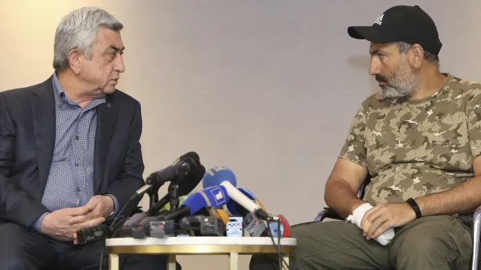 Sargsjan s Pašinjanem během setkání