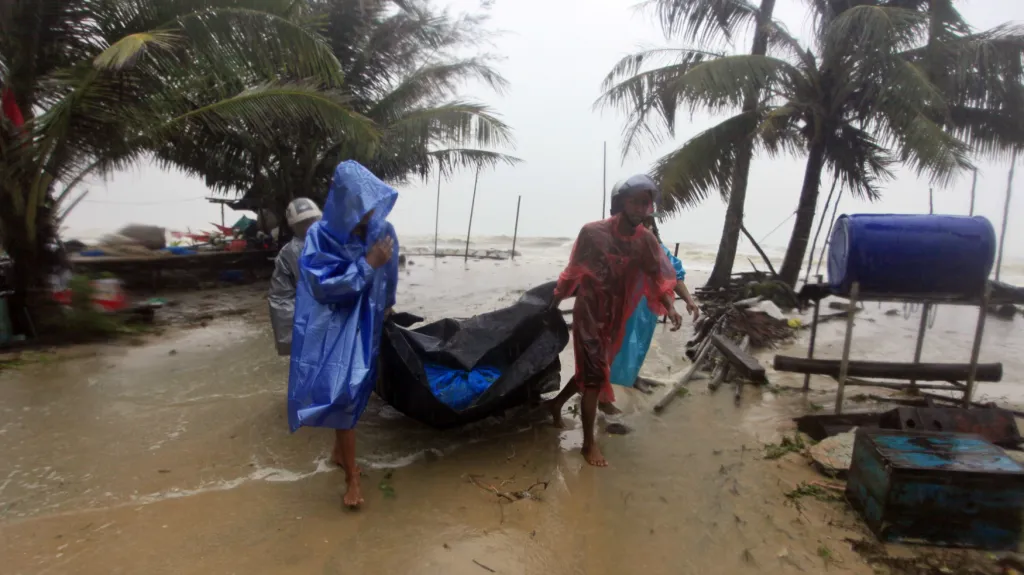 Tropická bouře Pabuk zasáhla thajské pobřeží