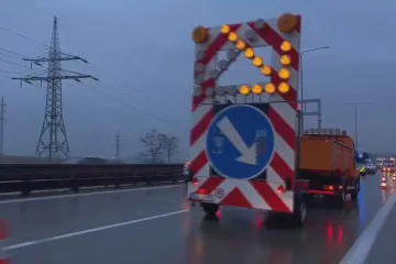 V Česku platila výstraha před ledovkou, Pražský okruh ochromily nehody