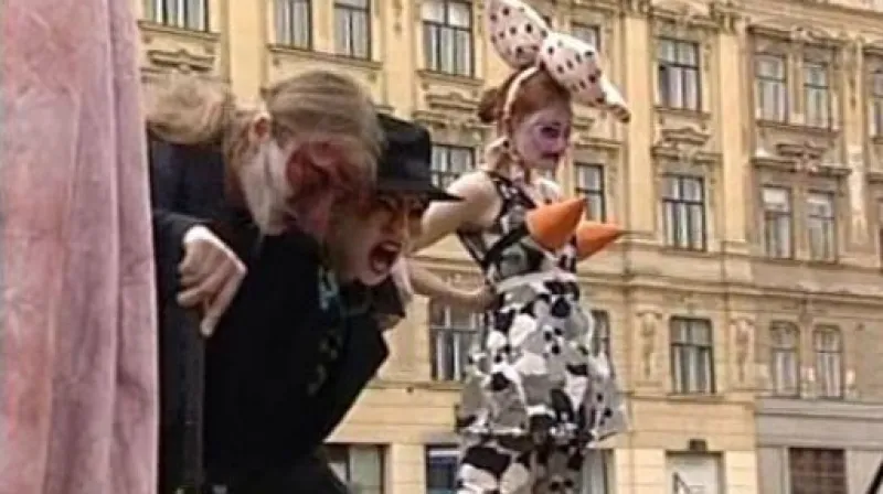 No comment - Kejklíři v ulicích