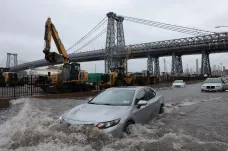 New York zasáhly po silných deštích bleskové záplavy
