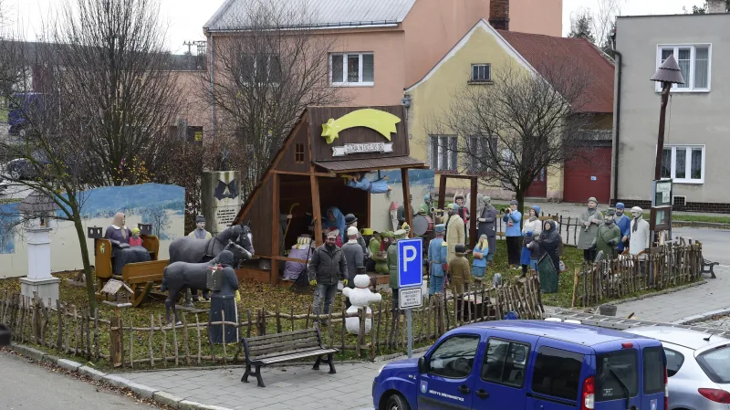 Betlém na náměstí v Dřevohosticích na Přerovsku