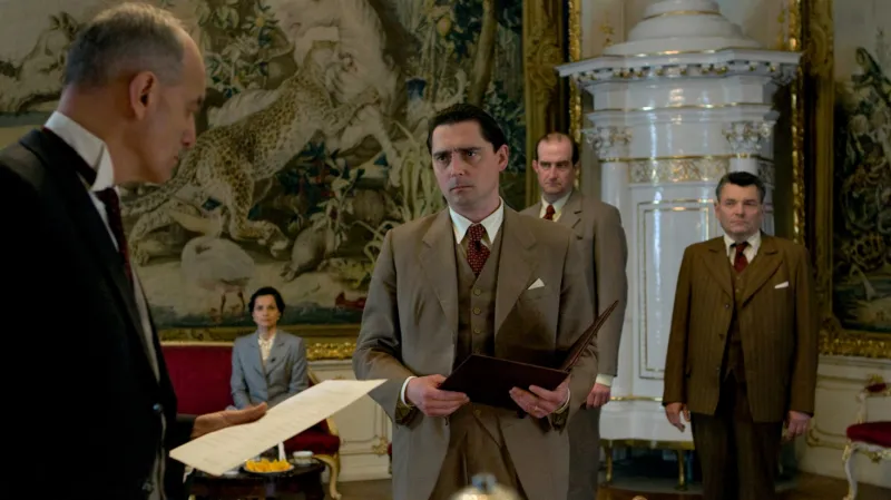 Zprava: Jan Novotný (Edvard Beneš), Monika A. Fingerová (Hana Benešová), Jiří Vyorálek (Klement Gottwald), Jaromír Dulava (Antonín Zápotocký), Jiří Štrébl (Václav Nosek)