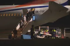 Turisté evakuovaní z egyptské Taby se v noci vrátili do Česka