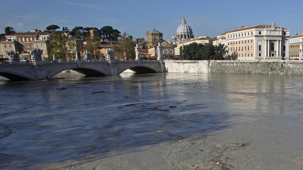 Rozvodněná Tibera v Římě