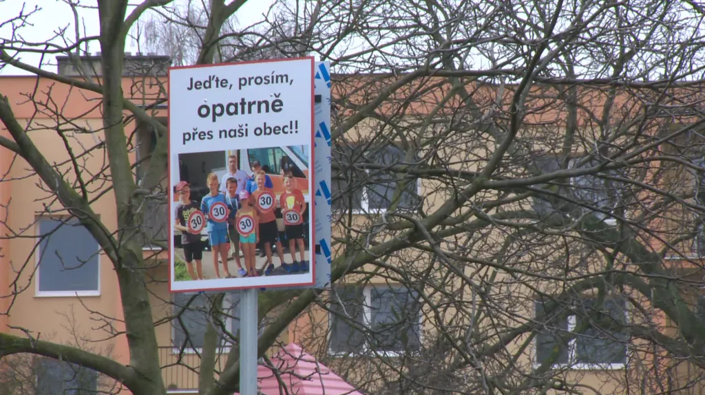 Děti vyzývají řidiče k dodržování stanovené rychlosti