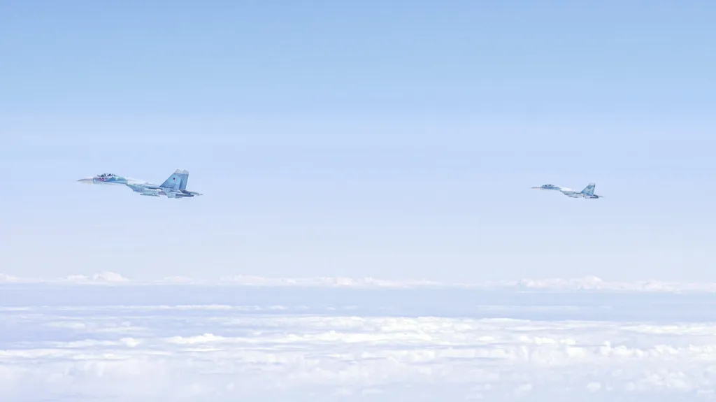 Ruské stíhačky Su-27 nad Baltským mořem
