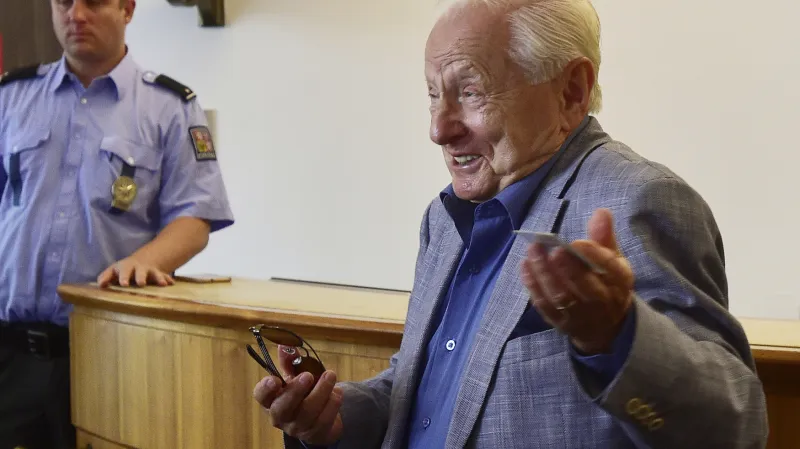 Bývalý ministr průmyslu a obchodu Miroslav Grégr přichází 27. července 2018 v Praze na neveřejné zasedání sněmovní vyšetřovací komise k prověření privatizace těžební společnosti OKD