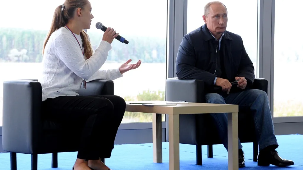 Vladimir Putin při debatě s mládeží