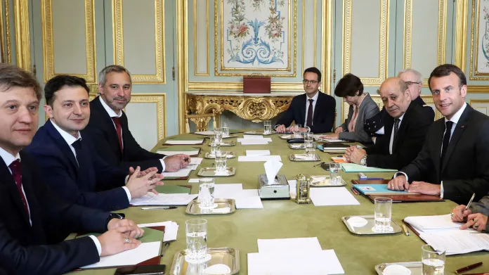 Volodymyr Zelenskyj na jednání s francouzským prezidentem Macronem
