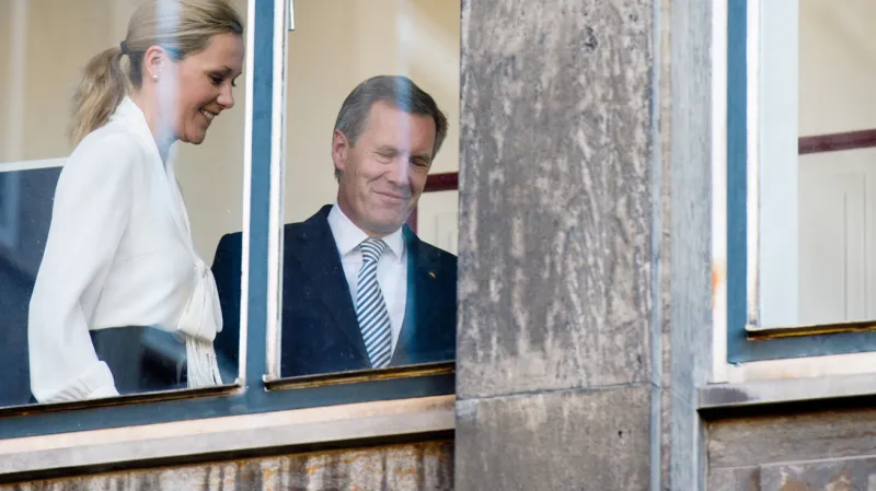 Christian a Bettina Wulffovi přicházejí k soudu