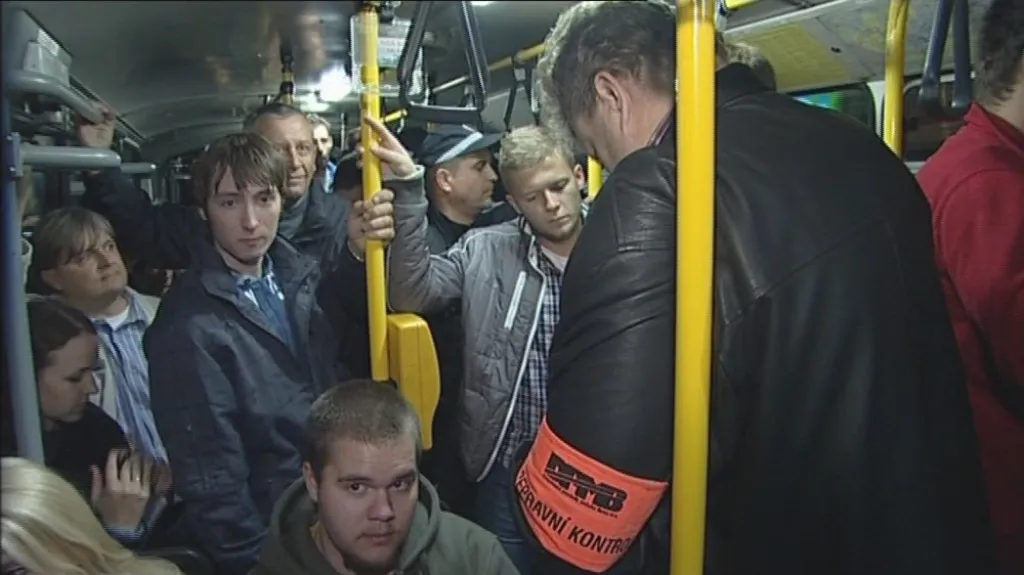 Brněnský revizor kontroluje v nočním rozjezdu