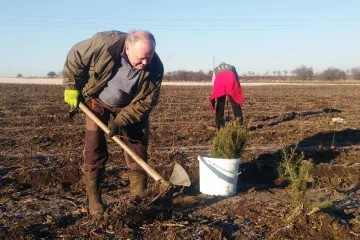 Na východě Prahy vzniká nový les, první návštěvníky přivítá za třicet let