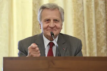Trichet a Belka v Praze: Na bankovní unii se těšíme