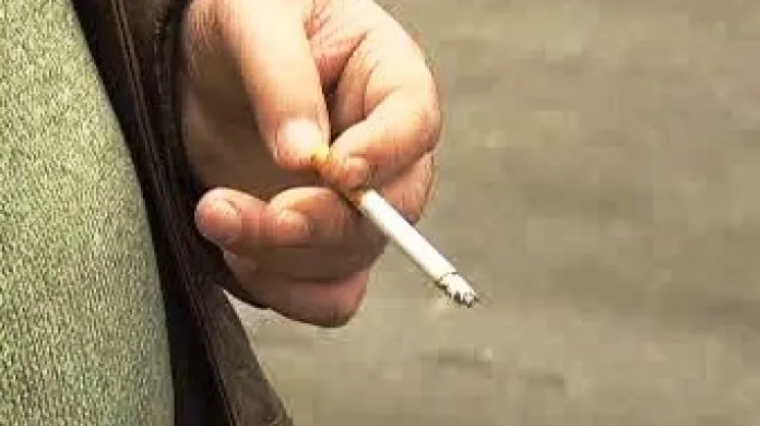 Češi mnohem více utrácejí za cigarety než za vlastní zdraví.