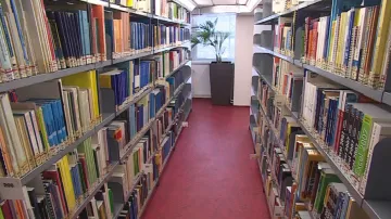 Opravená knihovna na ESF MU