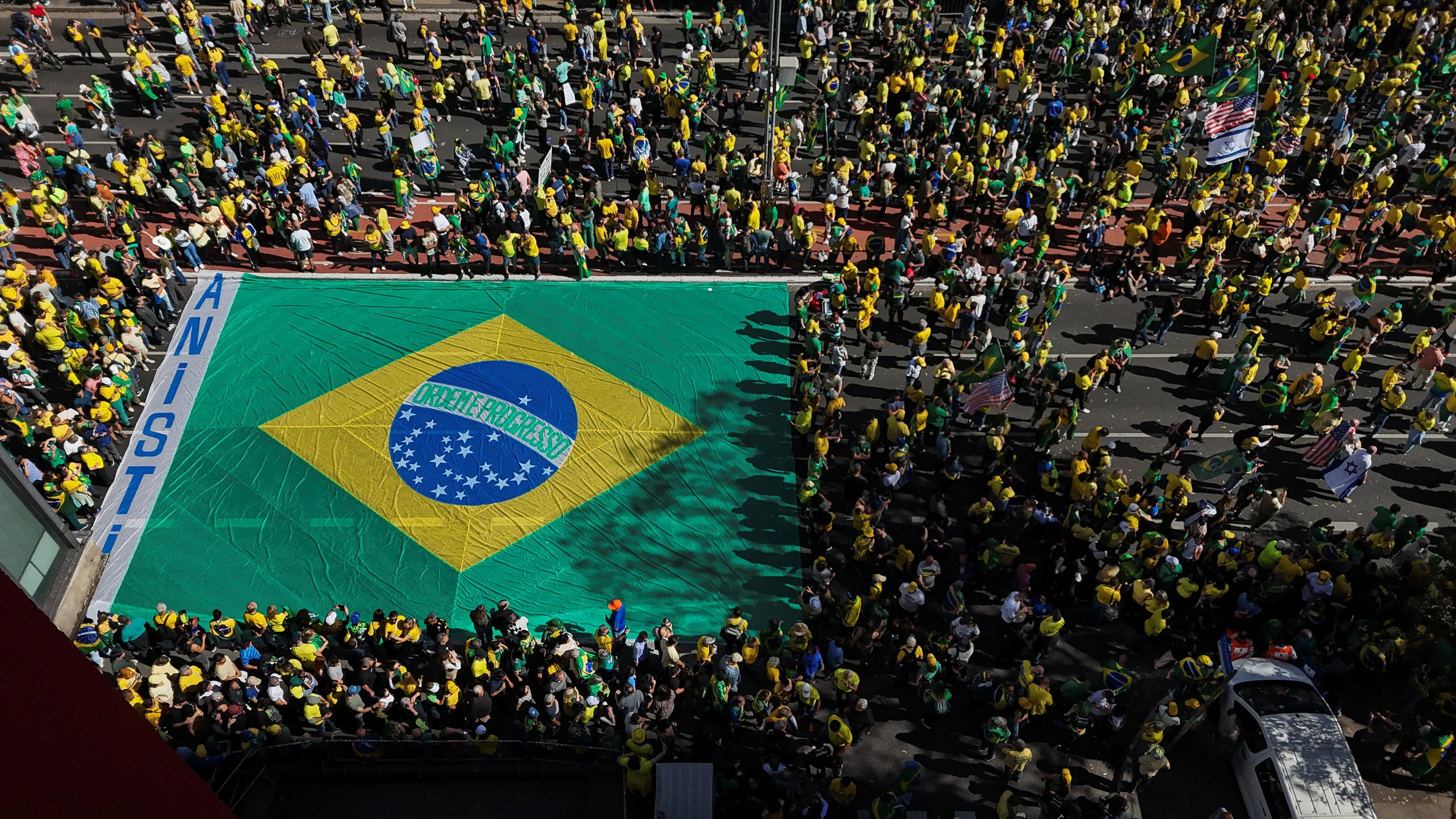 Brazilci podpořili v ulicích Bolsonara, kritizovali soudce i prezidenta