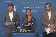 Decroix zveřejnila časovou osu bitcoinové kauzy