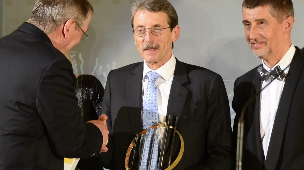 Podnikatel roku 2013 České republiky Jiří Hlavatý (uprostřed)