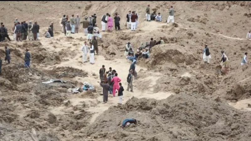 Místy až 50metrová vrstva hlíny šance na další přeživší nedává