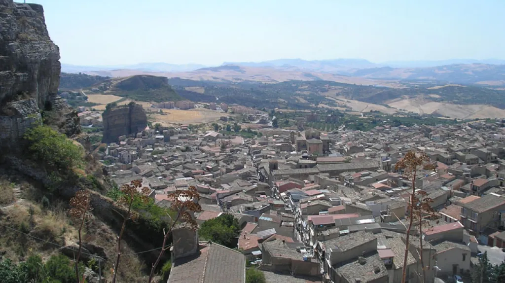 Corleone je v horách a přesto v údolí