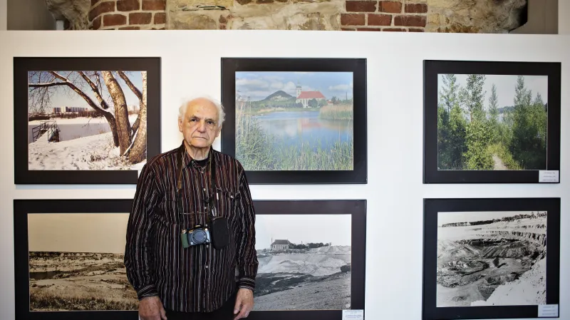 Stanislav Štýs na výstavě svých snímků na Pražském hradě