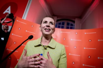 Sociální demokracie v Dánsku zčásti přijala politiku nacionalistů a slaví triumf, protiimigrační strana propadla