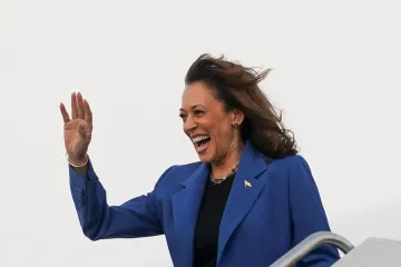 Demokraté mají sjezd, má potvrdit kandidaturu Harrisové