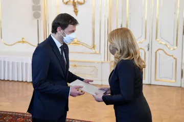 Čaputová pověřila Hegera sestavením nové vlády, Matovič požádal o odpuštění za své chyby