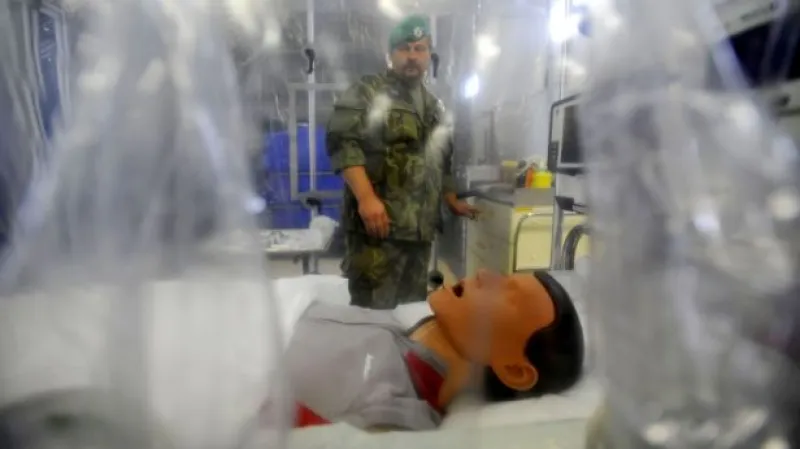 Vláda: Zavedeme screening pasažérů, nastartujeme nemocnici