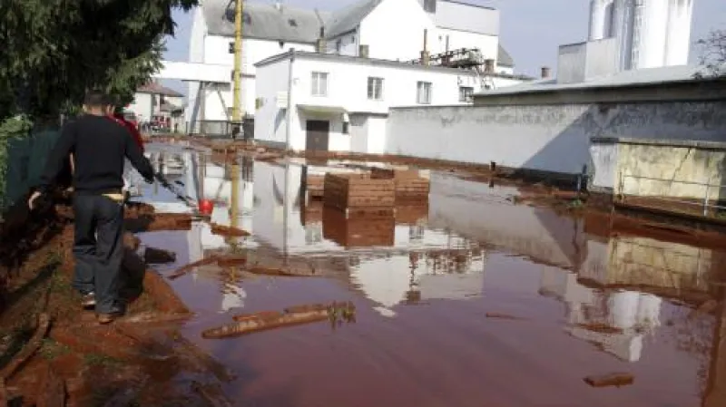 Kal z nádrže zaplavil dvě maďarské obce