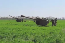 Dělostřelecké zbraně nabývají ve válce na důležitosti. Zacházet s nimi učí Ukrajince američtí dobrovolníci