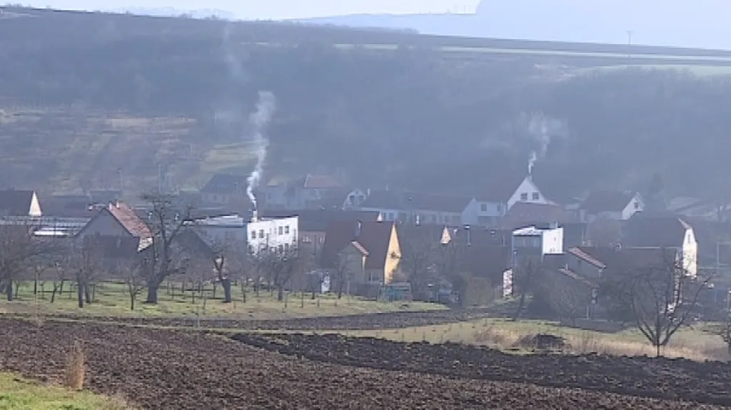 Na vesnicích je kritická topná sezona v době inverze