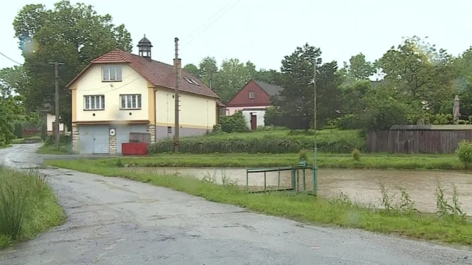 V obci žijí zhruba dvě stovky obyvatel