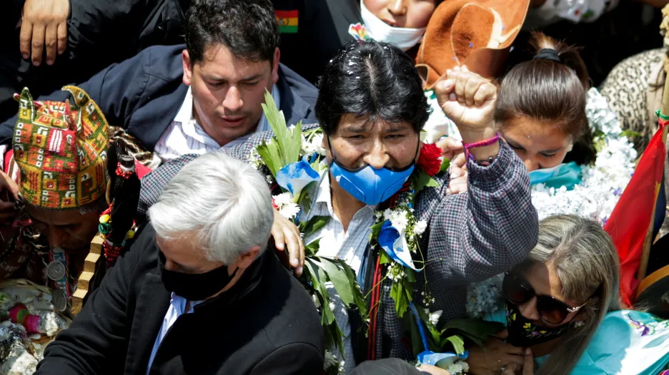 Evo Morales při návratu do vlasti
