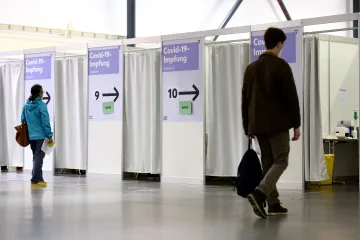 Rakousko zavede celostátní lockdown pro neočkované, Nizozemsko čeká částečná uzávěra