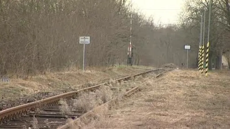 Opuštěná trať v Hevlíně