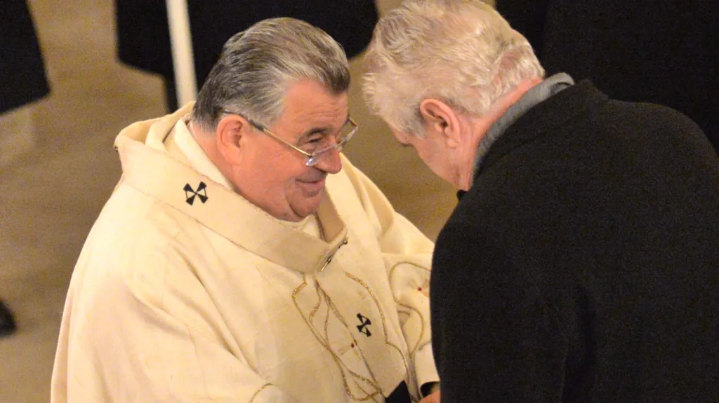 Dominik Duka a Miloš Zeman při bohoslužbě v Lánech