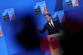 Rutte před summitem NATO v Haagu